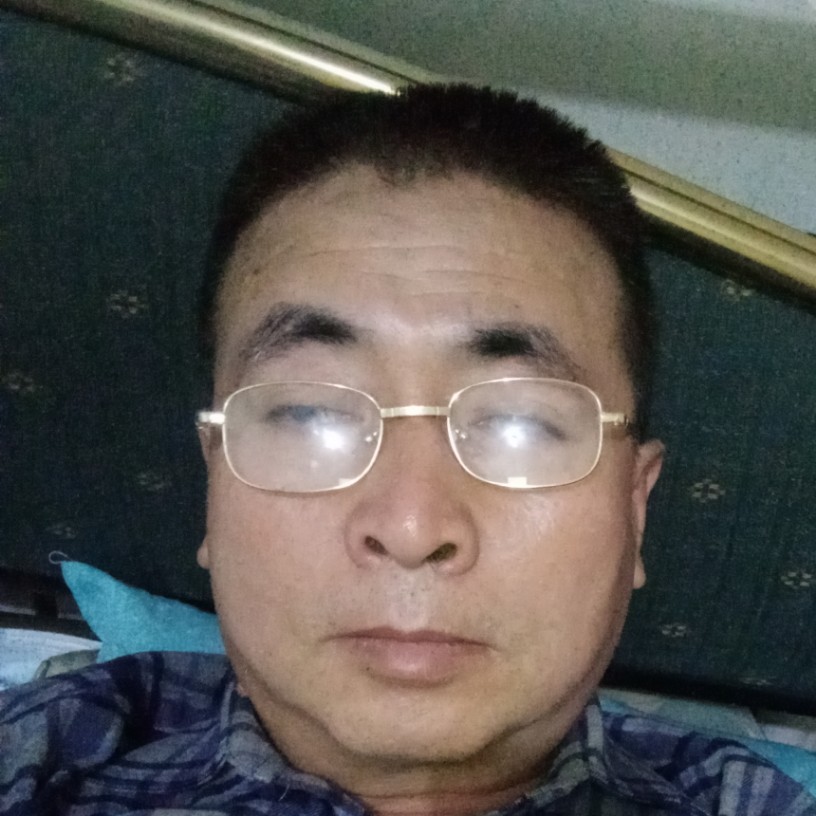 稳重闻蜗牛的照片
