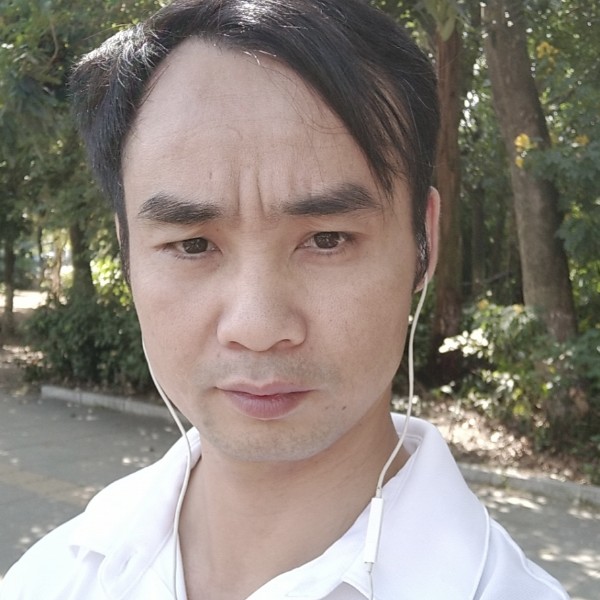 淡淡拿乐曲的照片