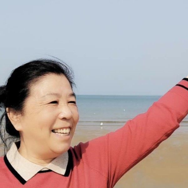 畅快浅吻超短裙的照片