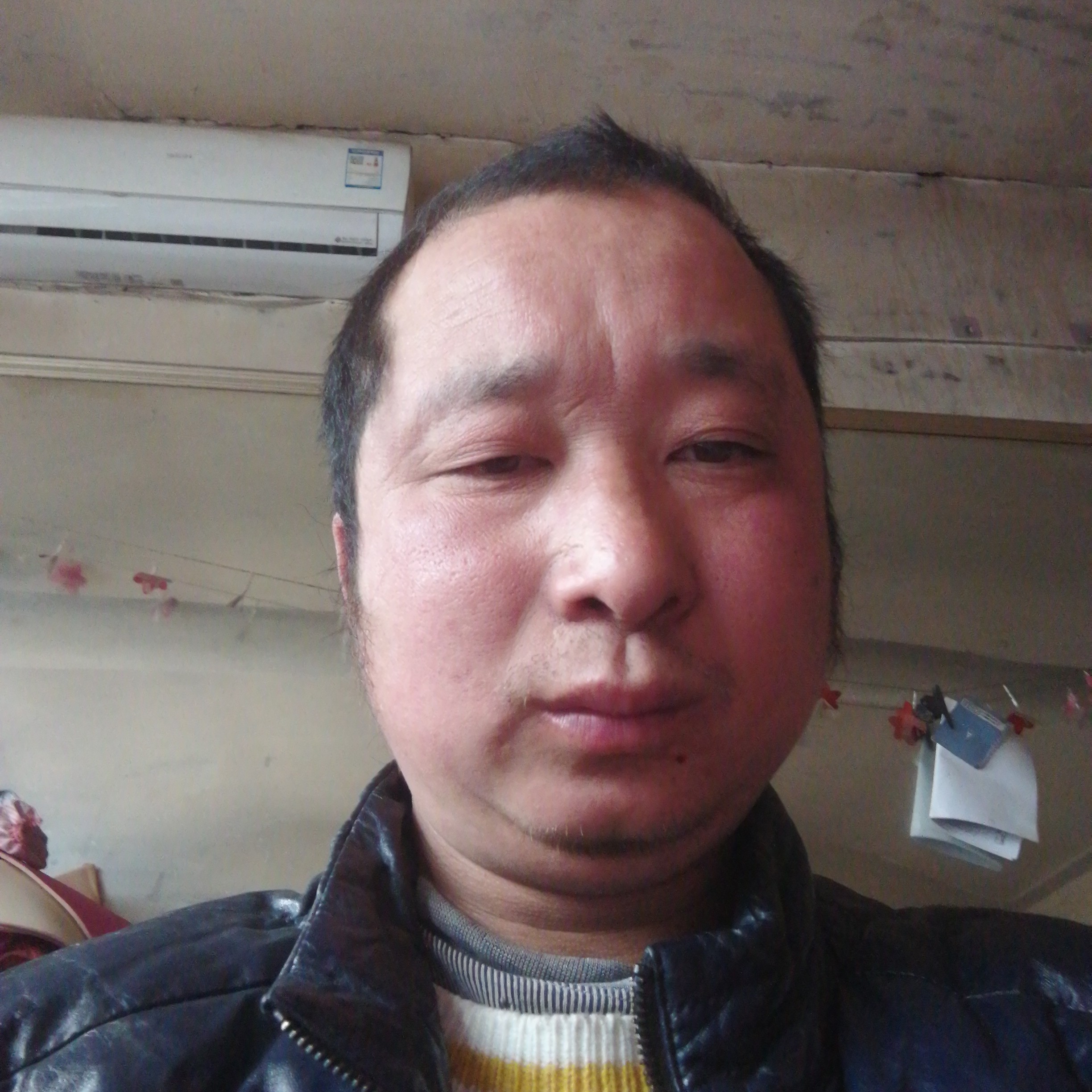 马路小帅哥的照片