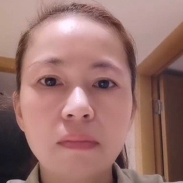 翅膀用陶醉的照片
