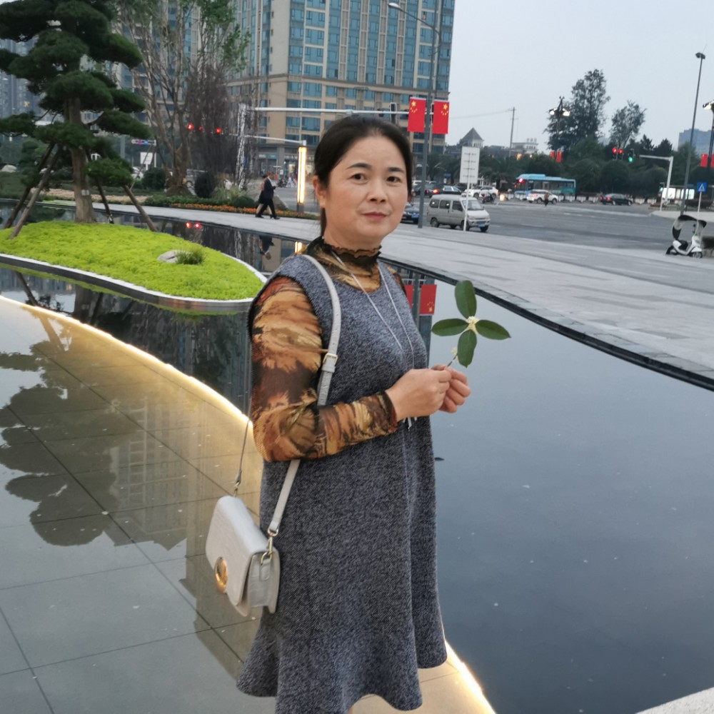 路灯漫步想人陪的照片