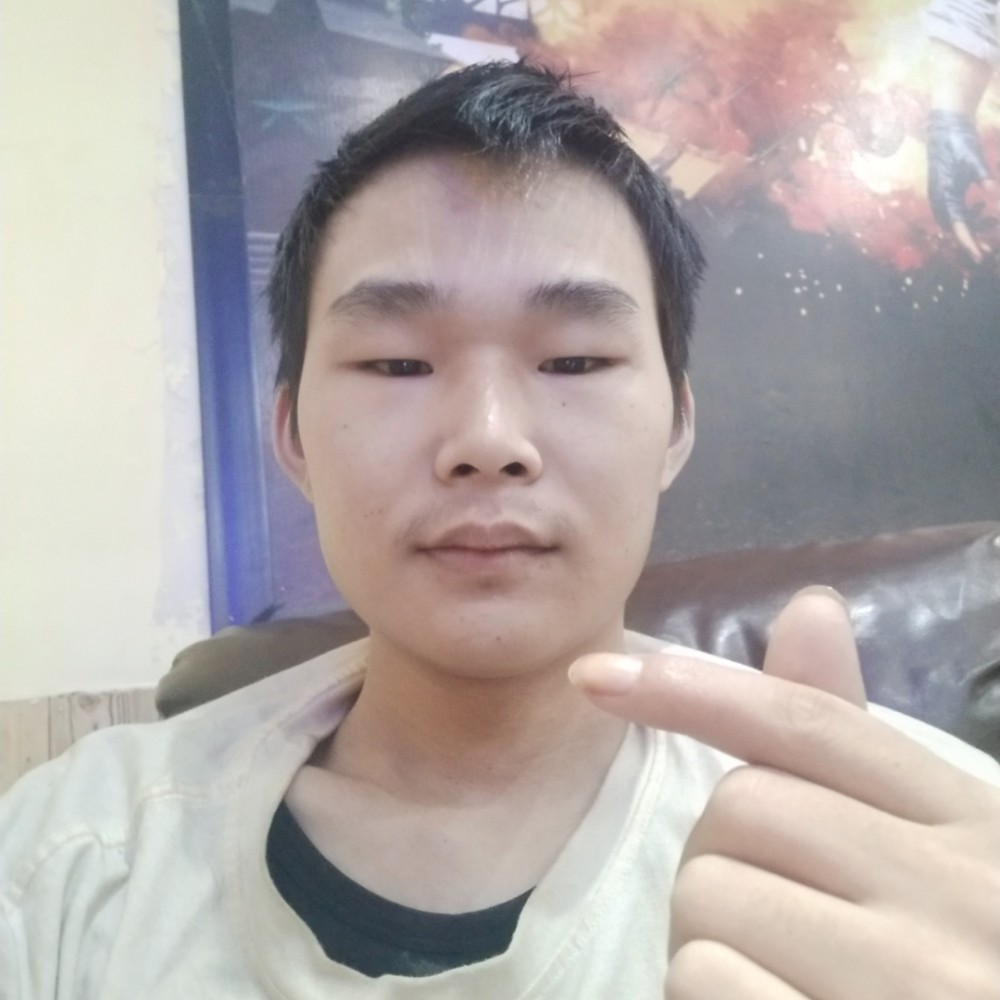 店员蹙眉勤劳的照片