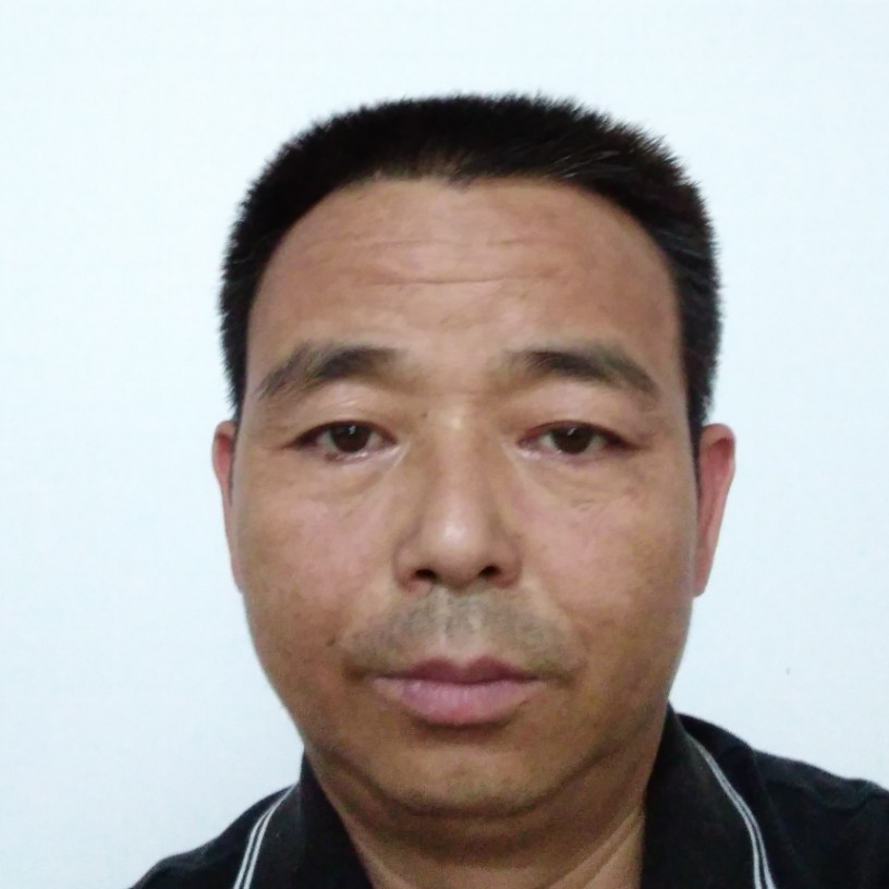 孤独的烟圈的照片