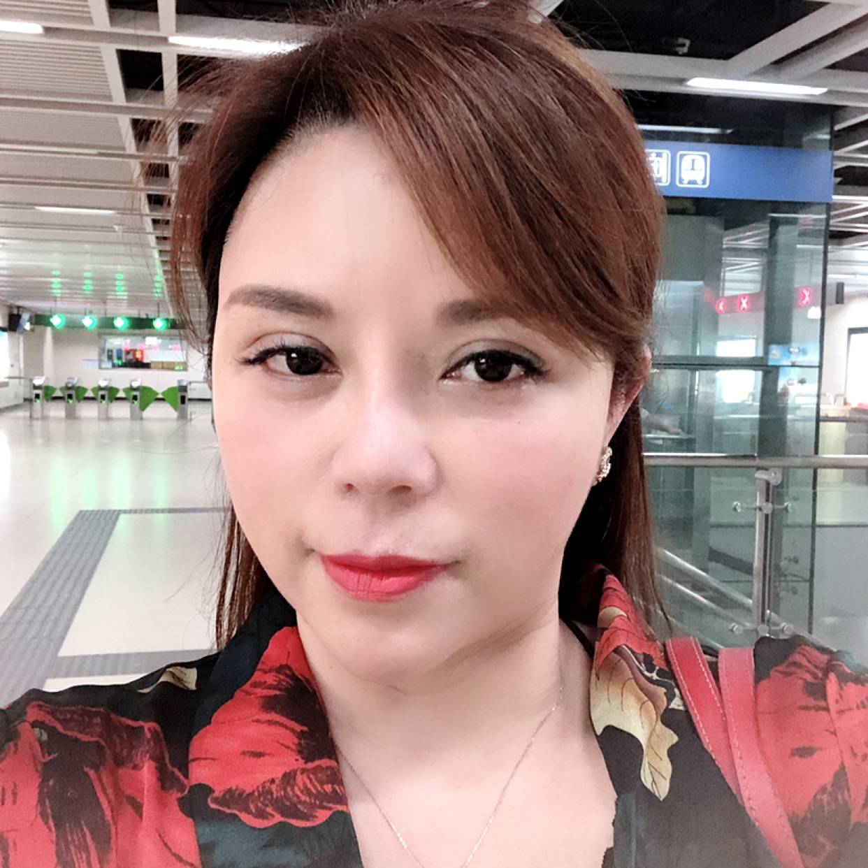 燕泥妮雅的照片