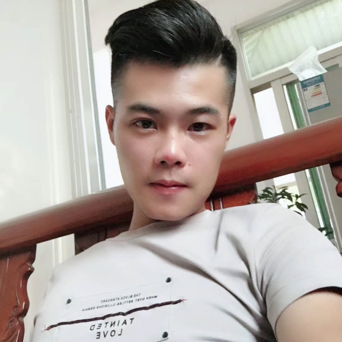 平淡扯长颈鹿的照片