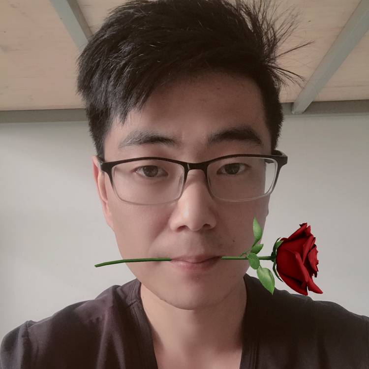 小天鹅浅吻花痴的照片