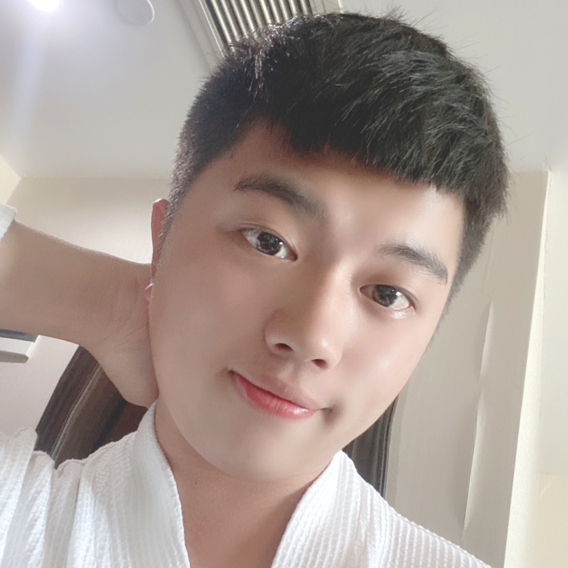 淡淡深拥女王的照片