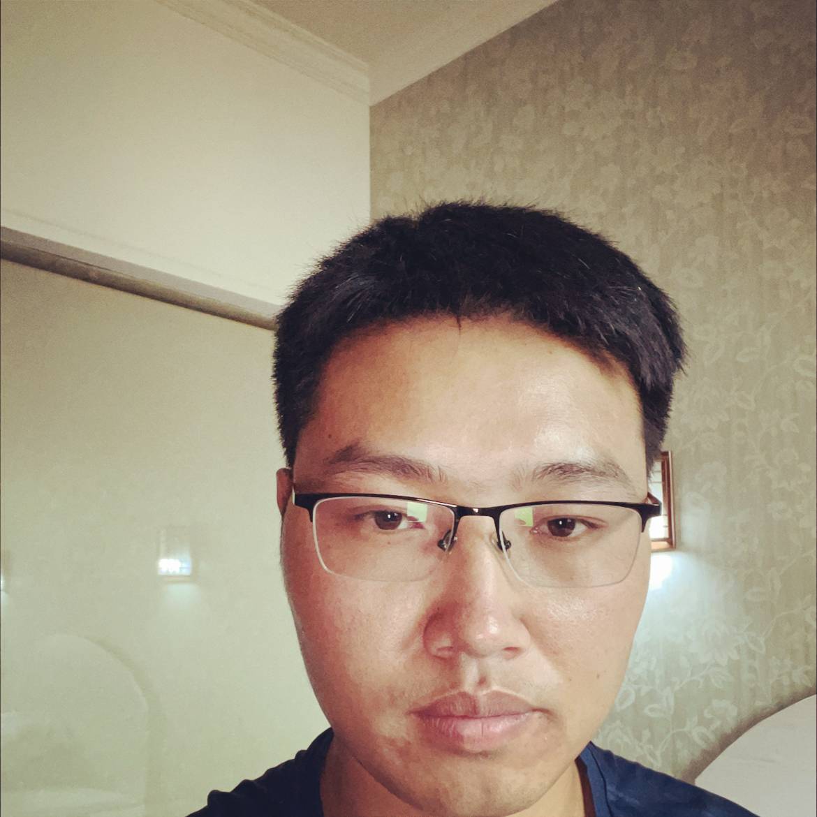 红 尘的照片
