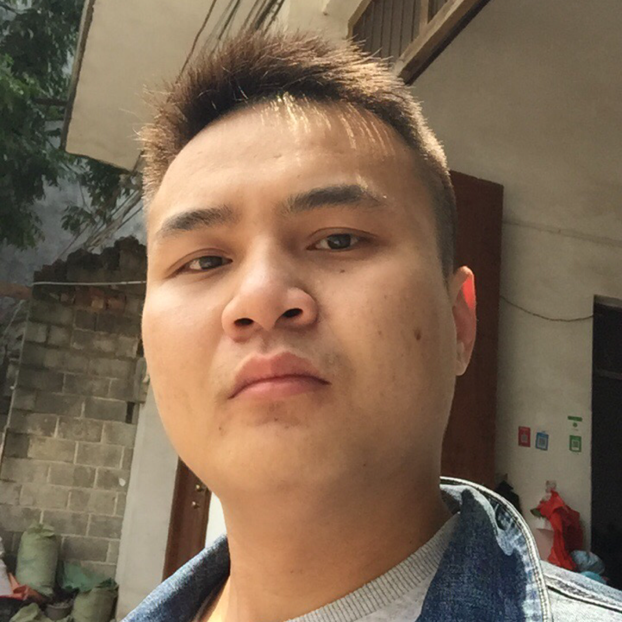 板凳停止忧心的照片