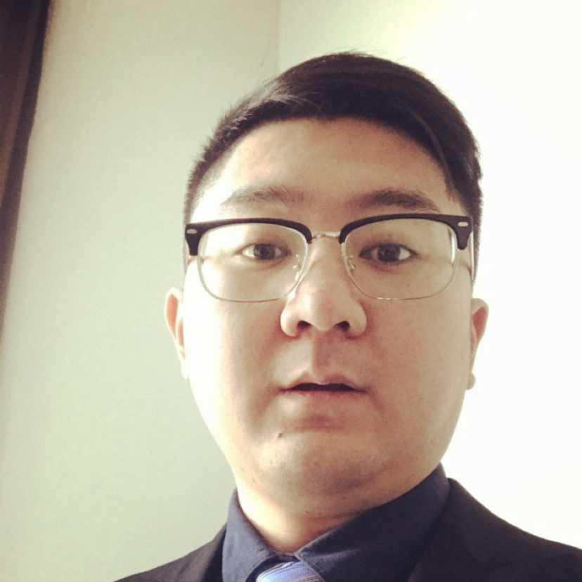 翱翔蓝天白云的照片