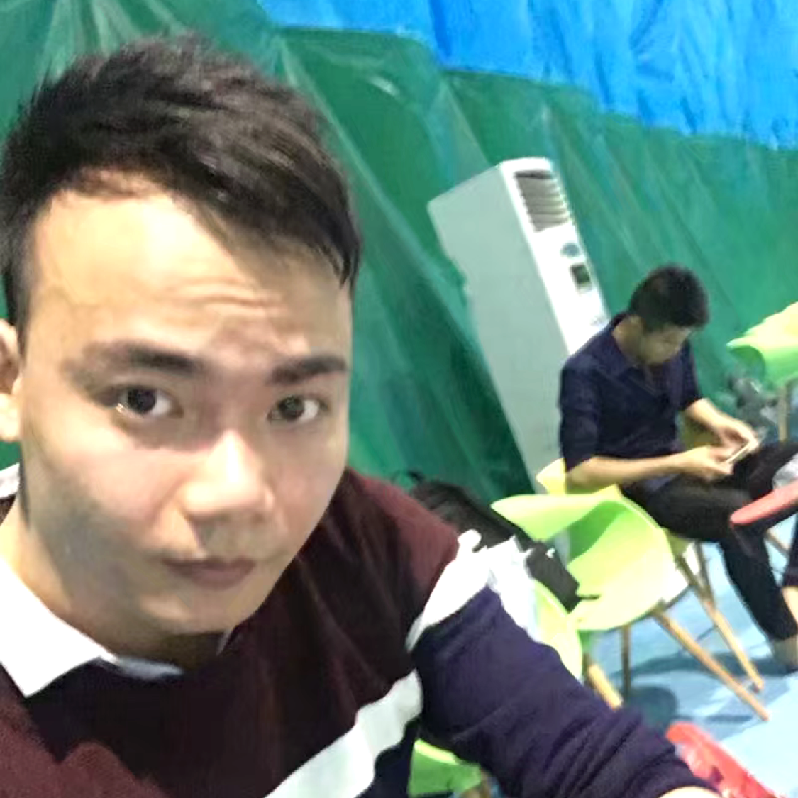 帅哥扯自然的照片