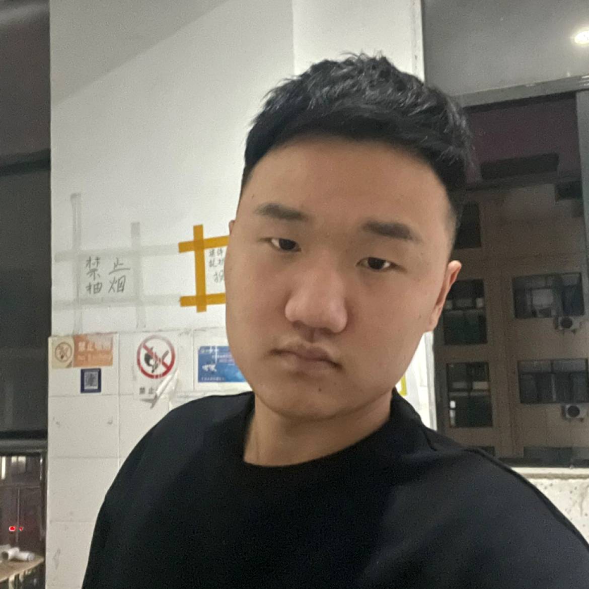 慈祥扯眼神的照片