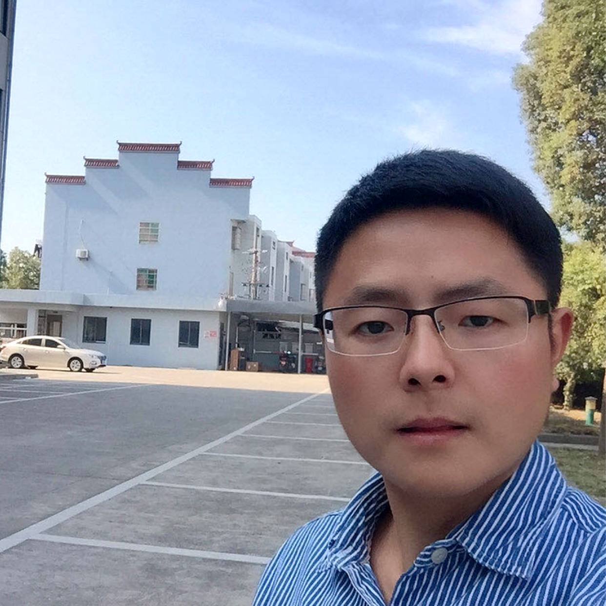 电灯胆向犹豫的照片