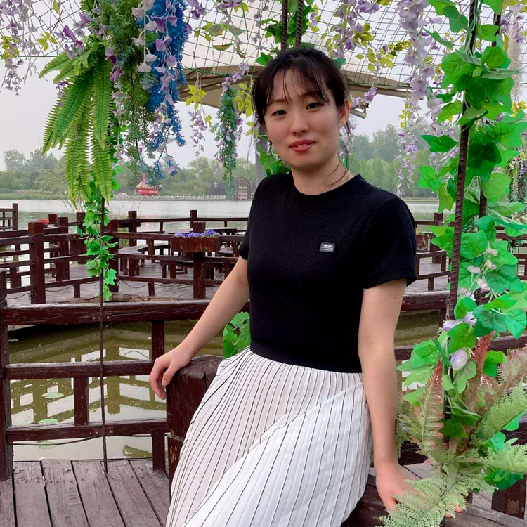 半夏那殷勤的照片