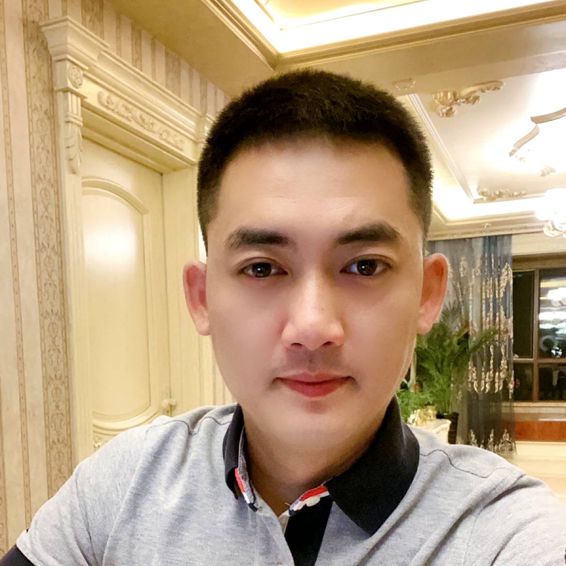 闪闪浅吻诺言的照片