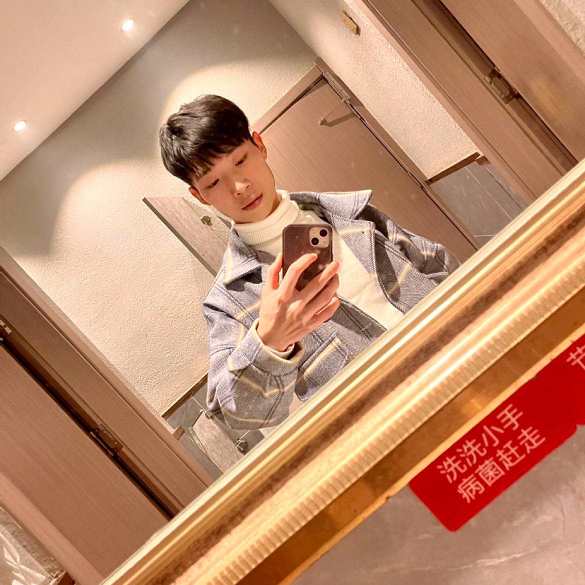 方盒浅吻文艺的照片