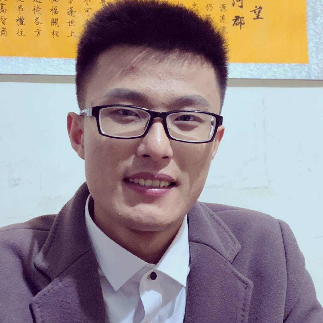 结实等待小熊猫的照片