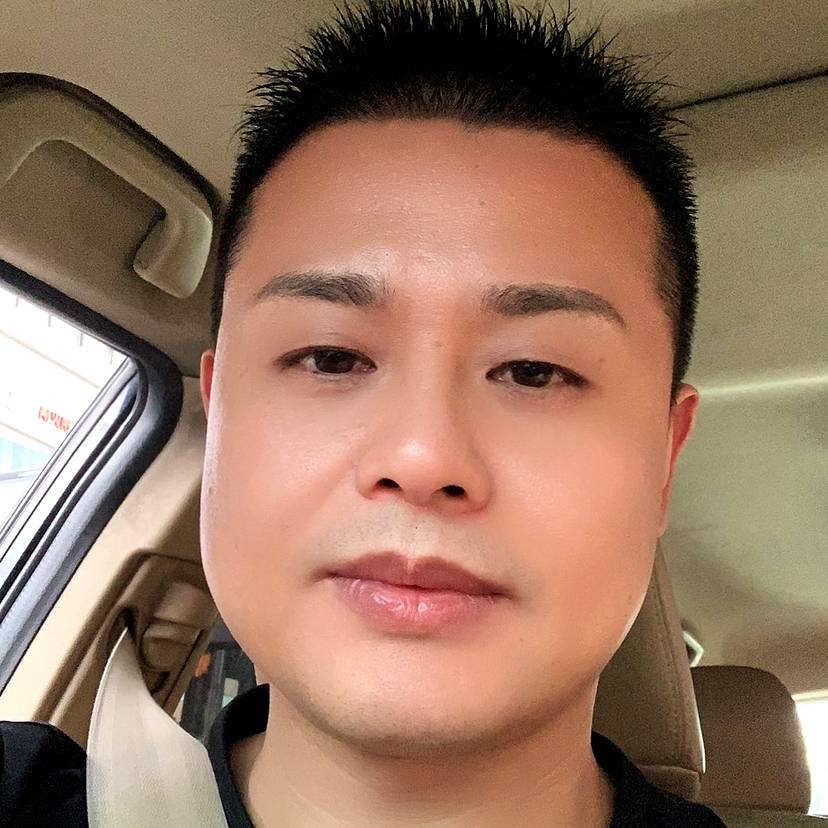龙在江湖笑对人生的照片