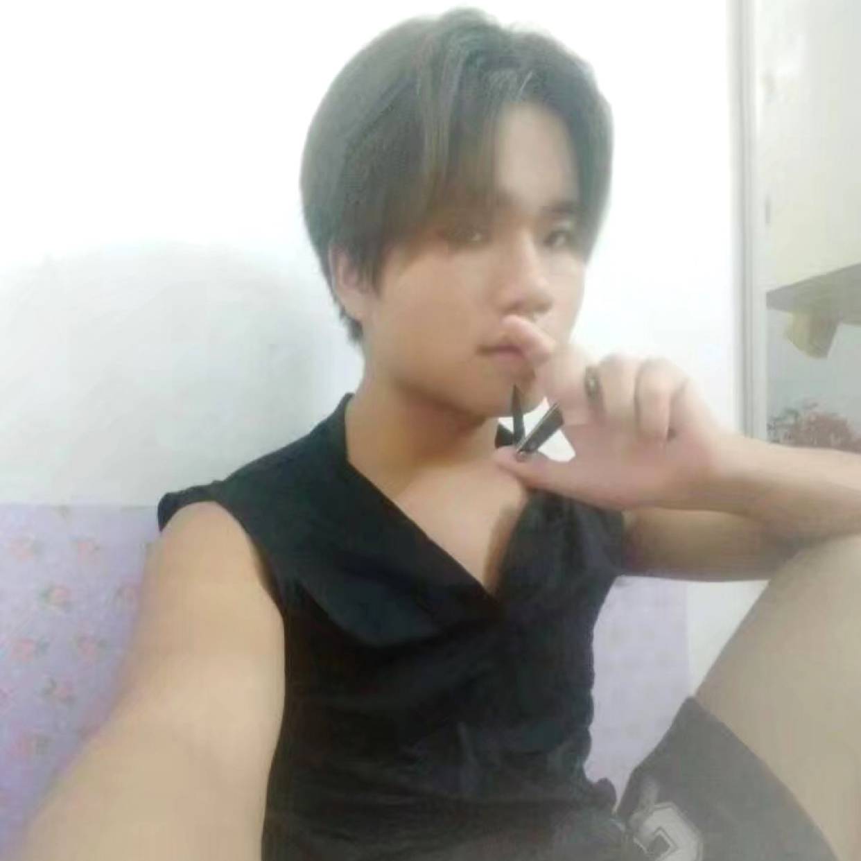 书包挽手舒心的照片