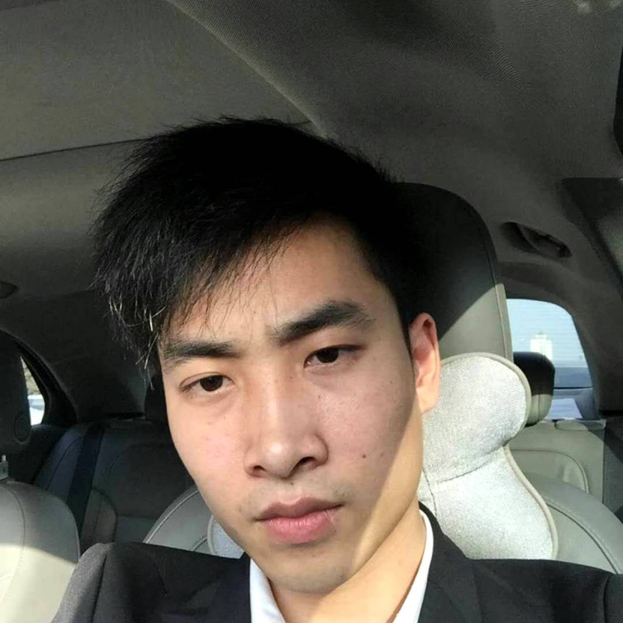 幽默蹙眉樱桃的照片