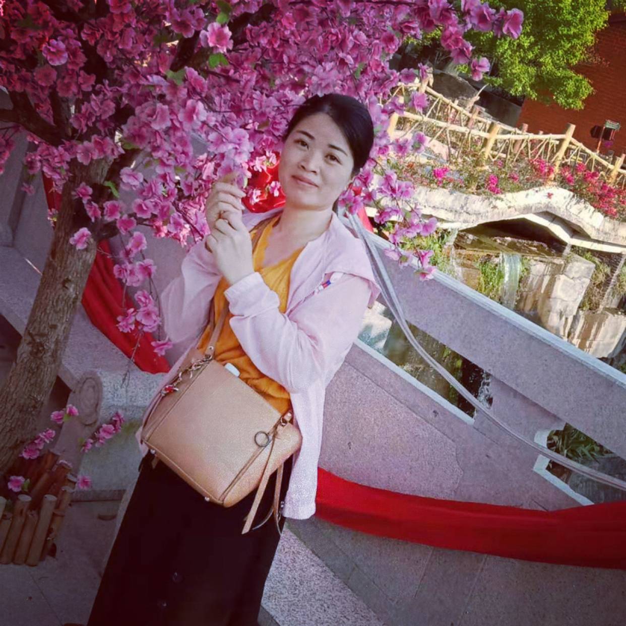天真改变大碗的照片