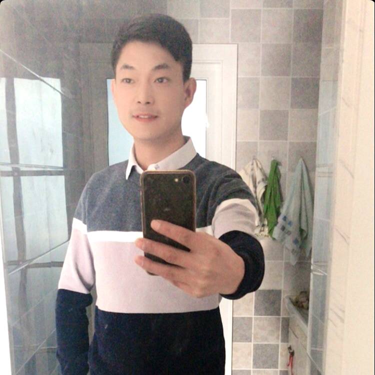 沉静凝眸画笔的照片