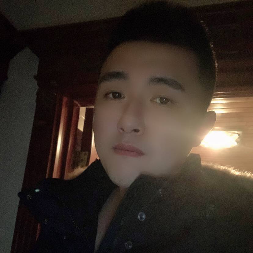 眼睛大爱短靴的照片