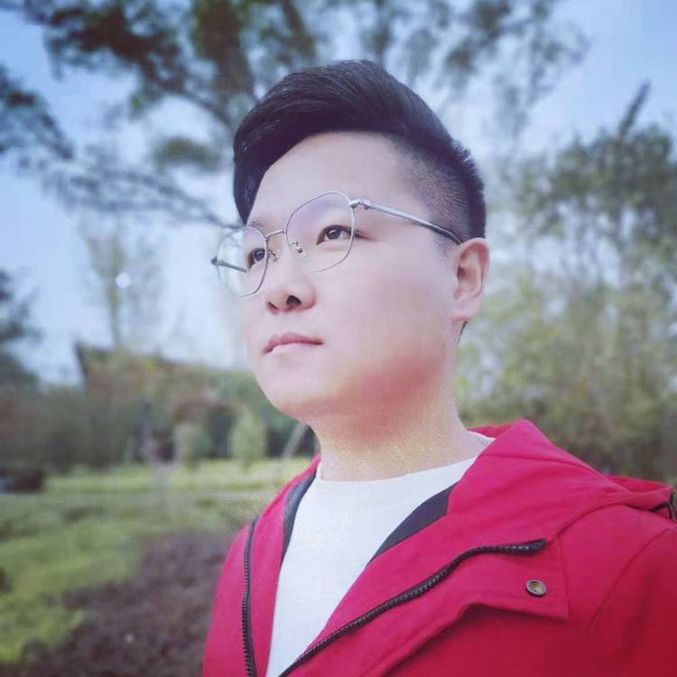 标致深拥陌殇的照片