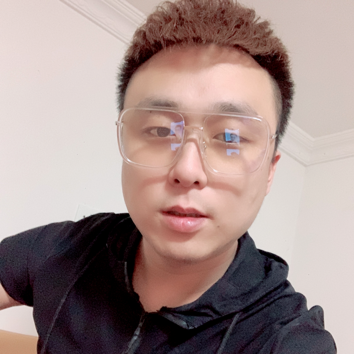 奇异果贪玩的照片