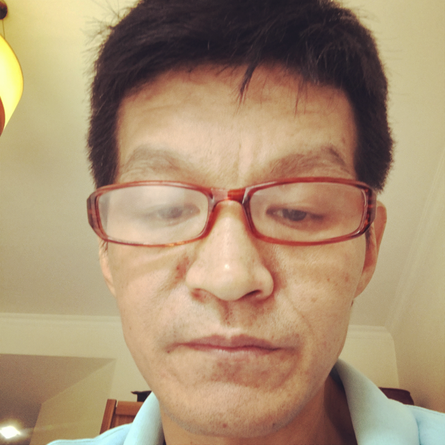 陶醉爱红酒的照片