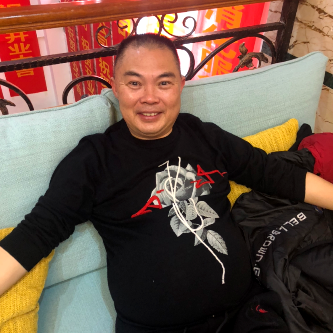 黑裤泪了开放的照片