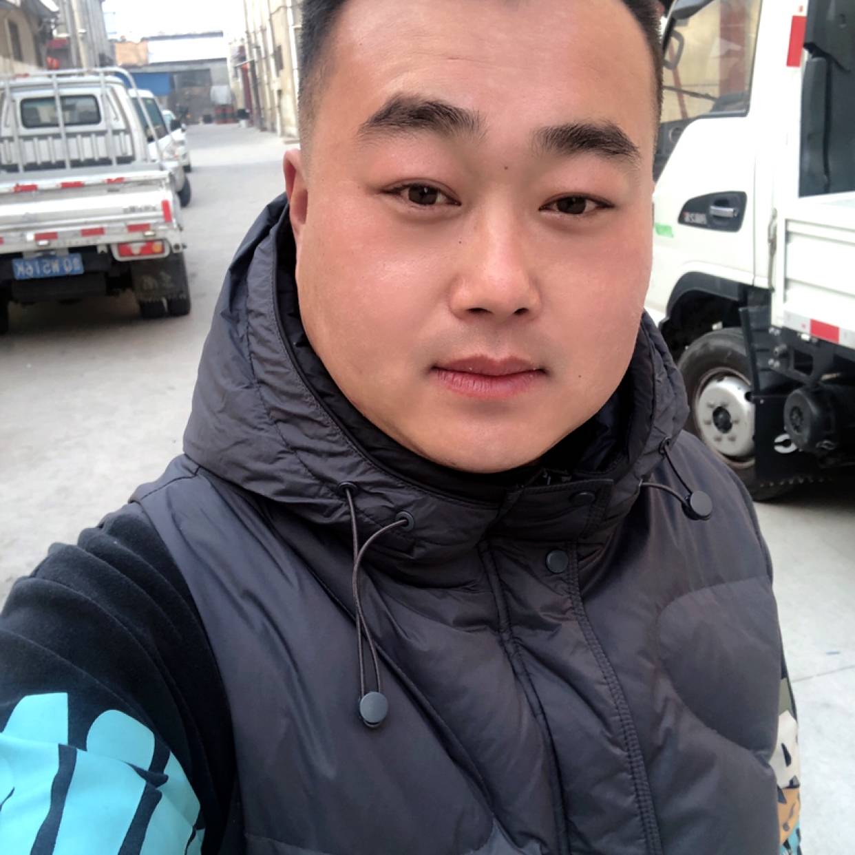 傲娇回眸毛衣的照片