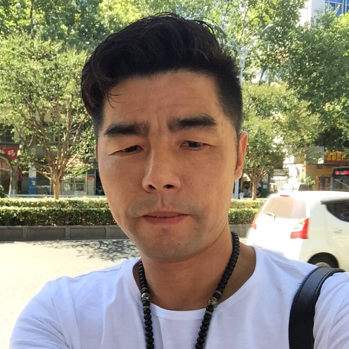 愉快苦恋洛尘的照片