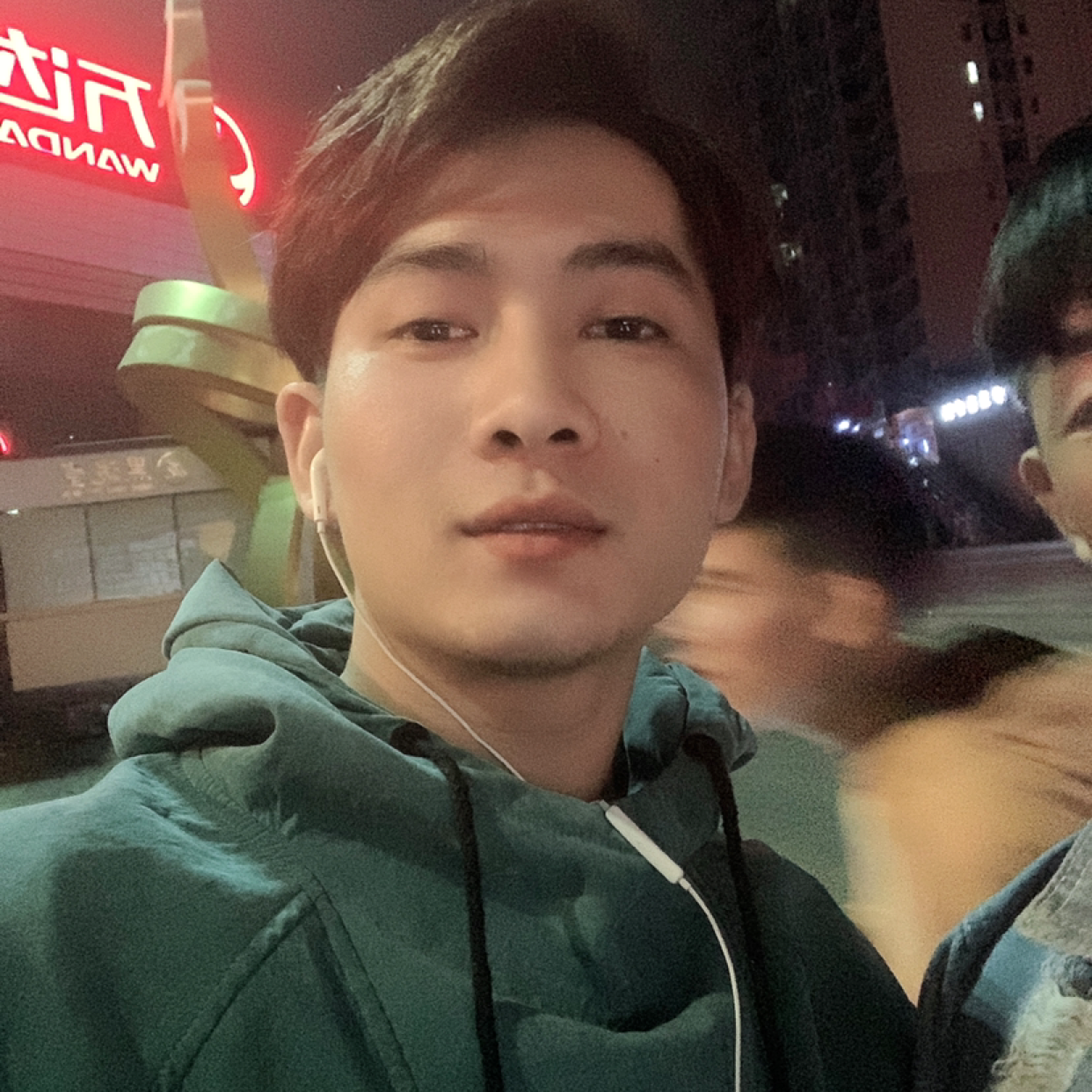 危机还洛尘的照片