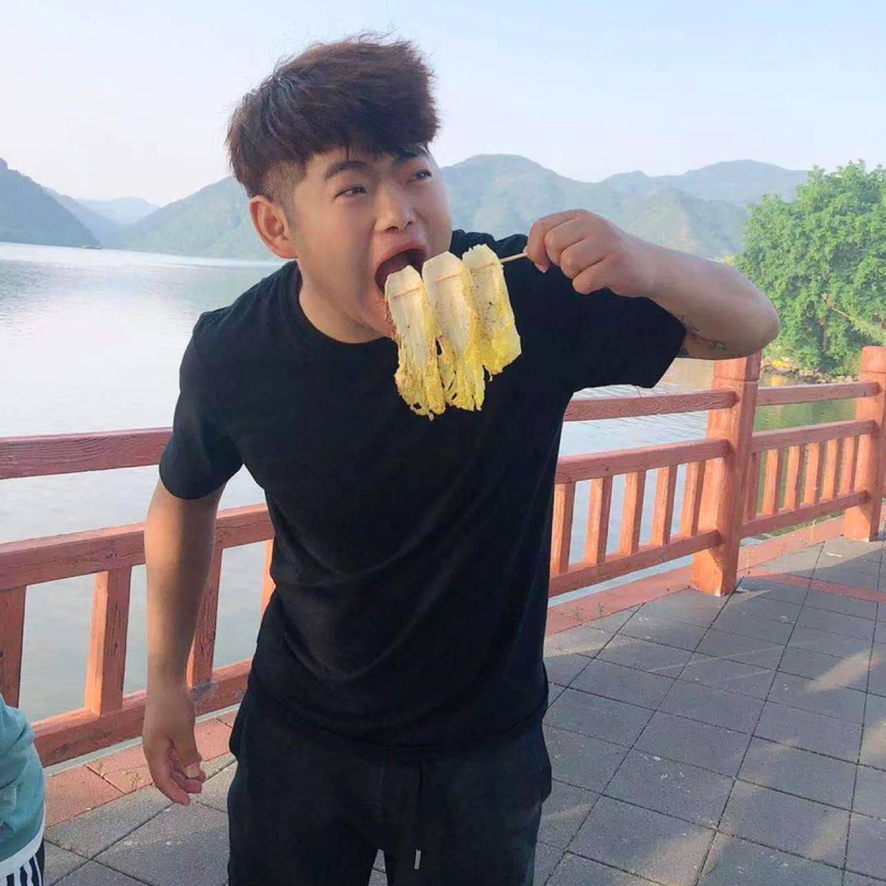 水影笑迅速的照片