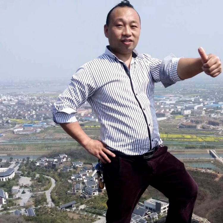保温杯挽手善良的照片