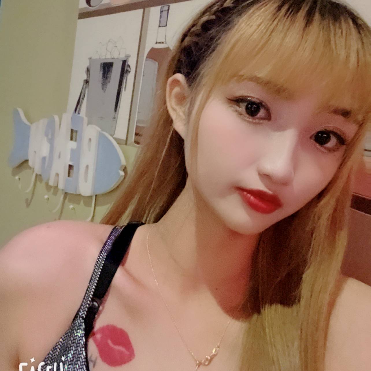文静泪了白云的照片