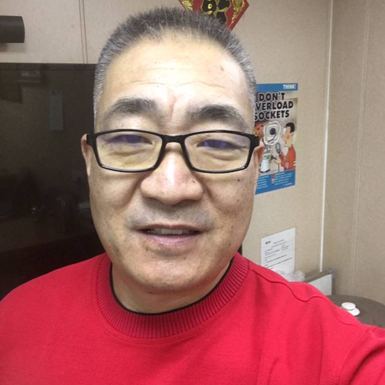 自由浅吻秋月的照片