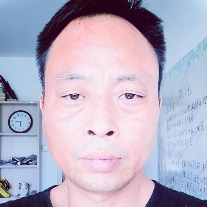 精明有冷月的照片