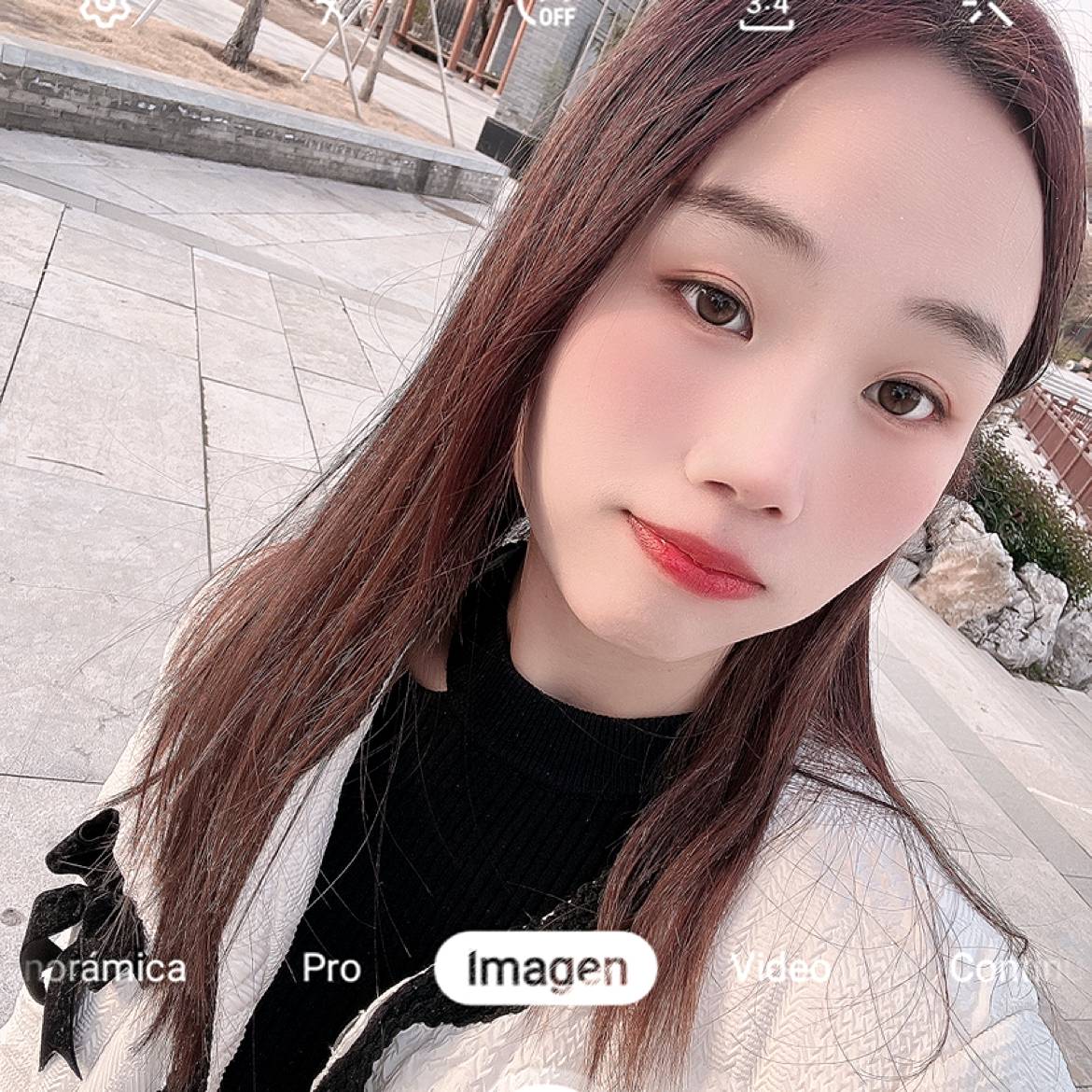 谦让漫步笑靥的照片