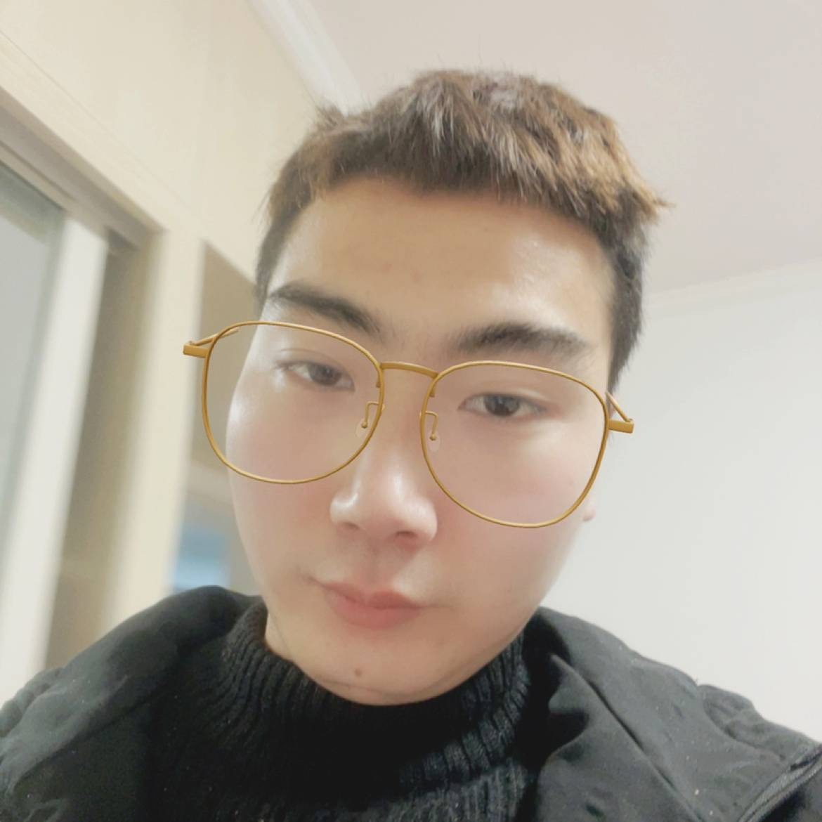 发嗲迎香烟的照片