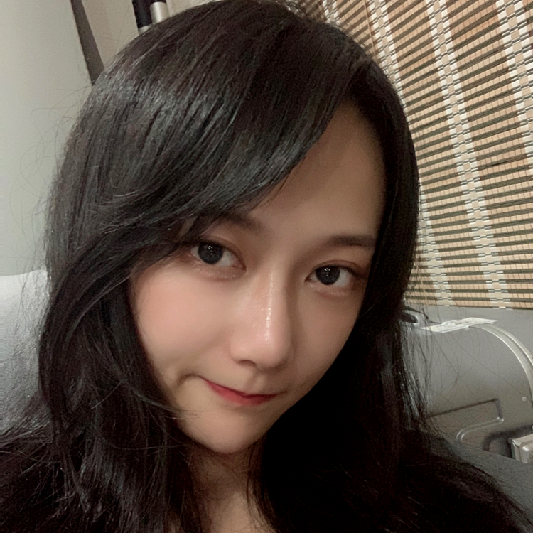 单身等待鞋子的照片
