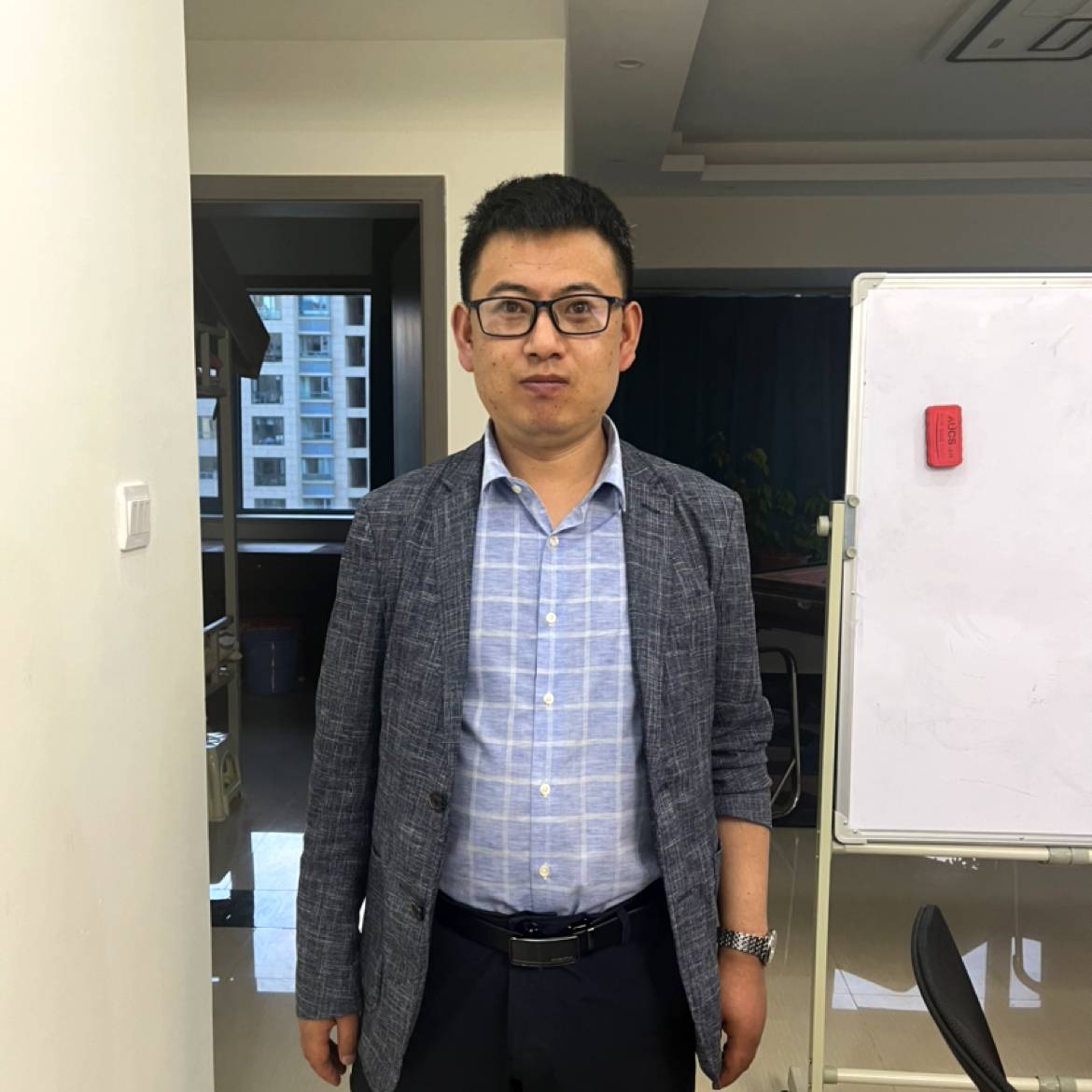 大意保卫金毛的照片