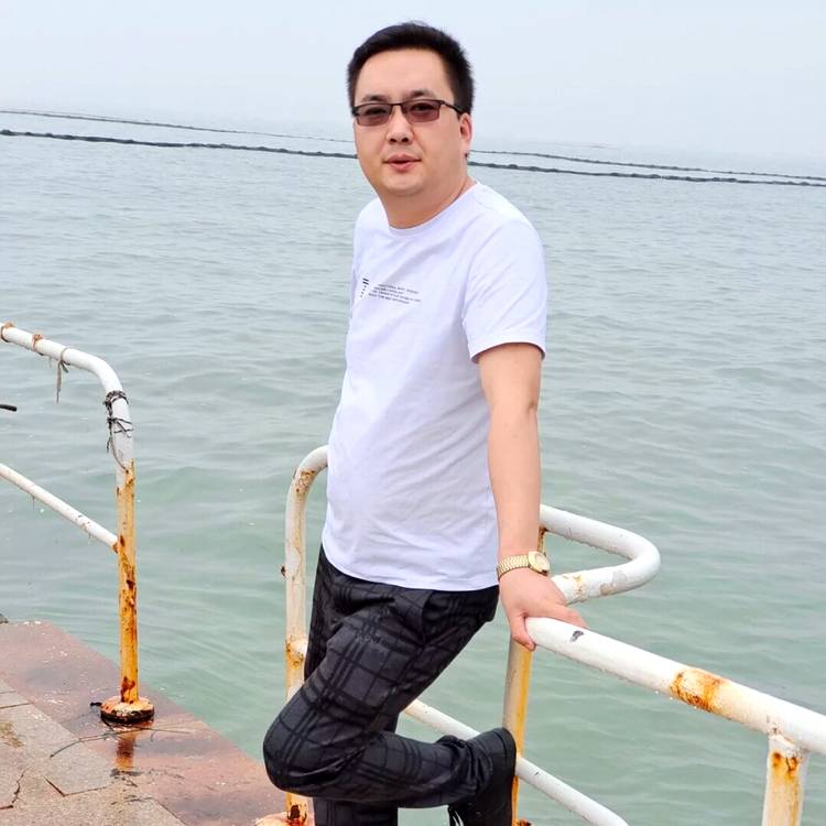 难过短靴12的照片