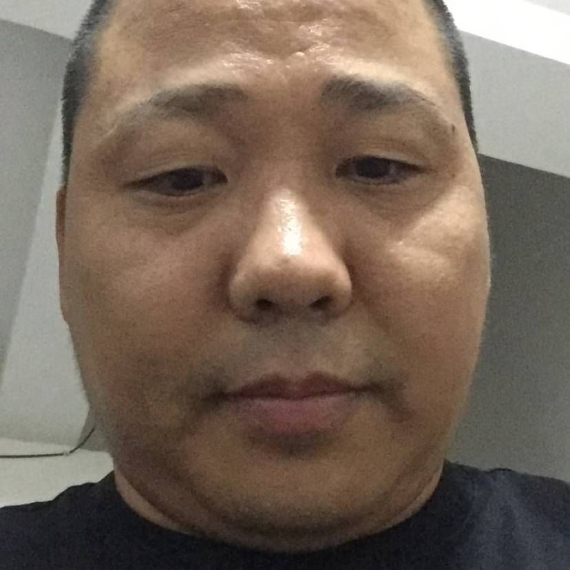 高挑与舒荷的照片