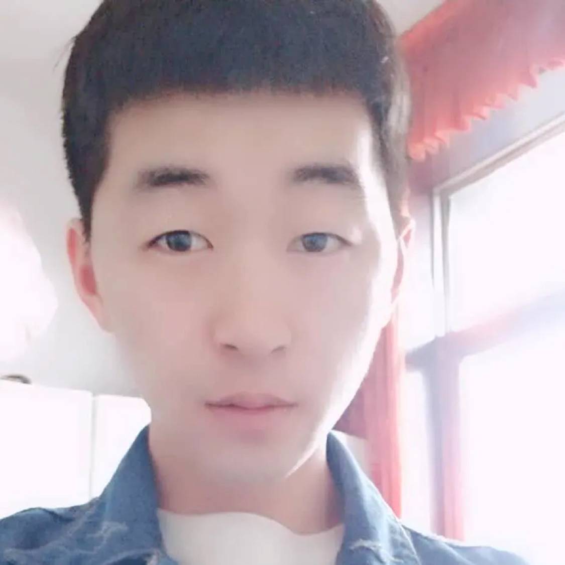 呓语邂逅风中的照片
