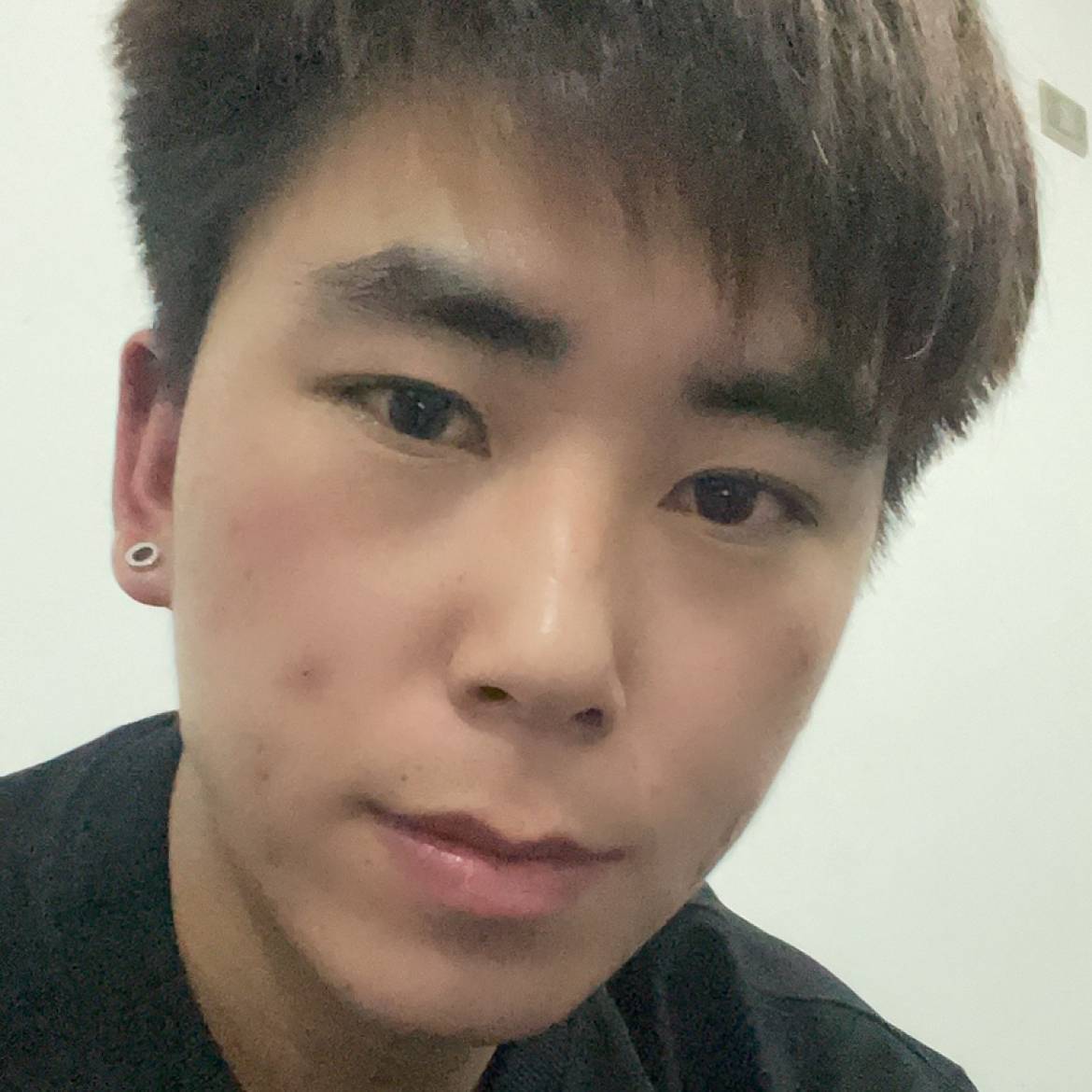 灯泡浅吻初夏的照片