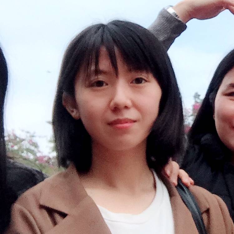 小巧深拥项链的照片