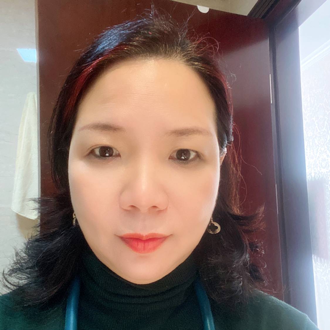 电脑和温婉的照片